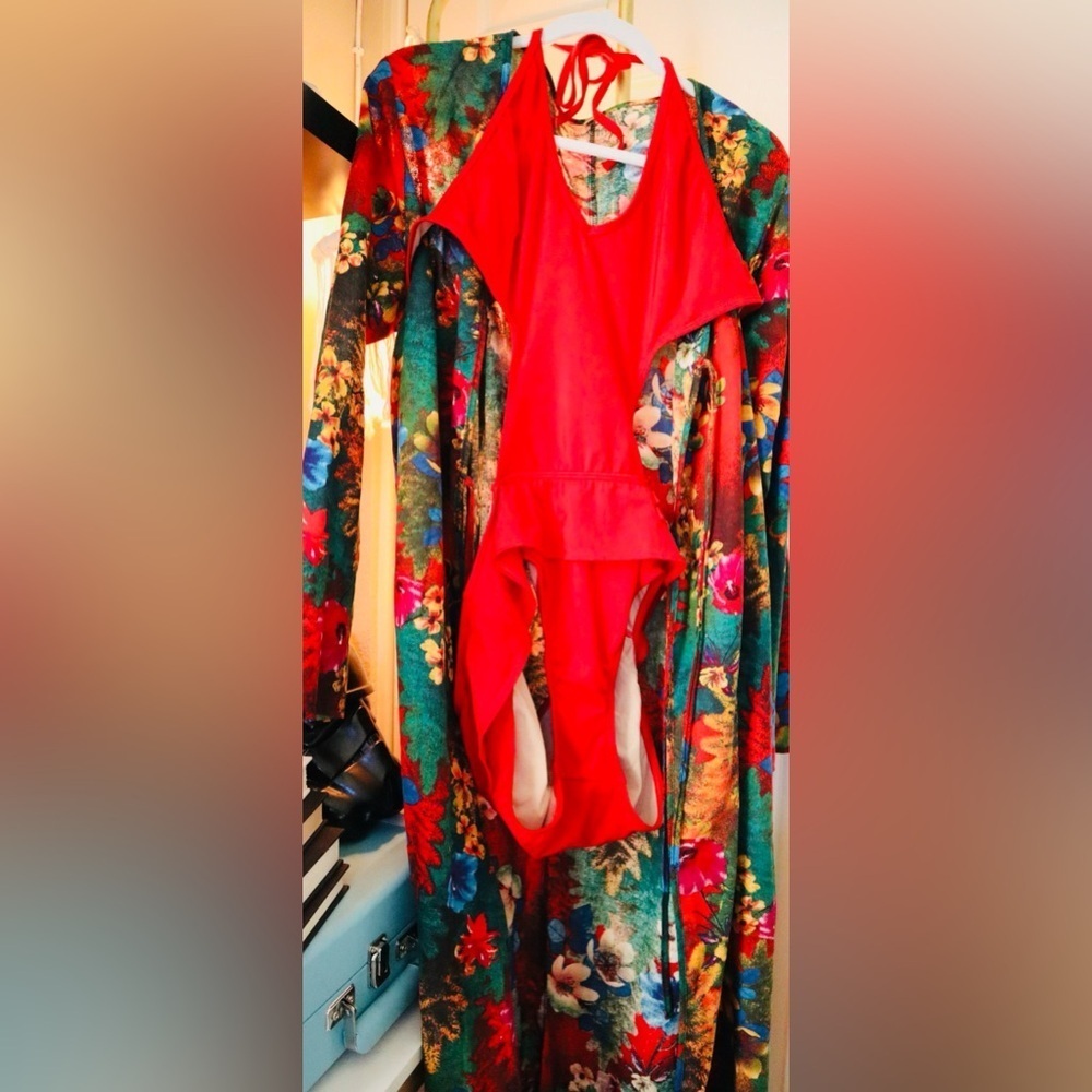 Sizzling 👀 red one-piece swimsuit NWOT - Picture 6 of 9